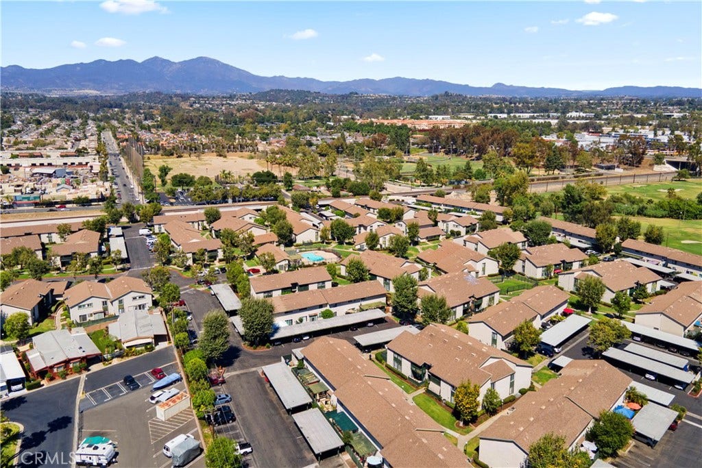 23282 Orange Avenue, #6, Lake Forest, CA 92630 23282 Orange Avenue, #6, Lake Forest, CA 92630