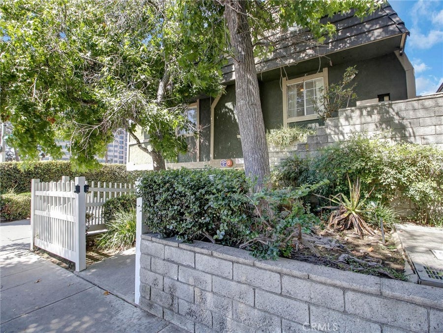 Property photo for 379 N Mentor Avenue, #1, Pasadena, CA