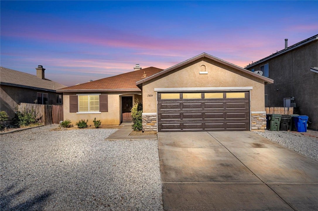 13684 Brynwood, Victorville, CA 92392 Welcome to your new home in Victorville - Facing east with sunsets over your backyard.