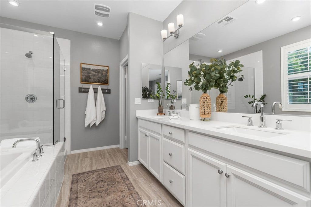 171 Natal, Rancho Mission Viejo, CA 92694 Spacious bath, shower, vanity with separate toilet