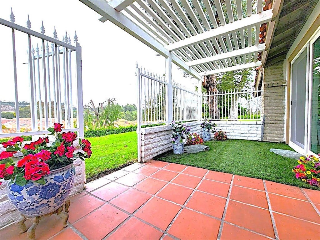 28212 VIA CERNUDA, Mission Viejo, CA 92692 28212 VIA CERNUDA, Mission Viejo, CA 92692