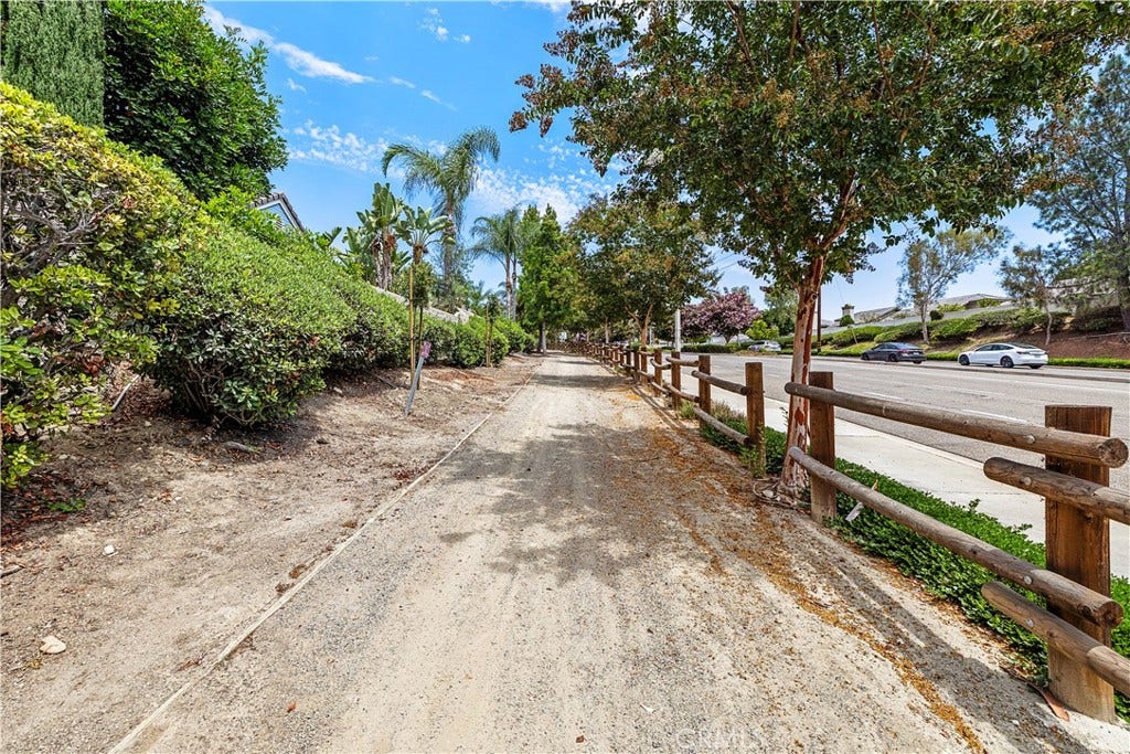 21 Misty Creek, Laguna Hills, CA 92653 21 Misty Creek, Laguna Hills, CA 92653