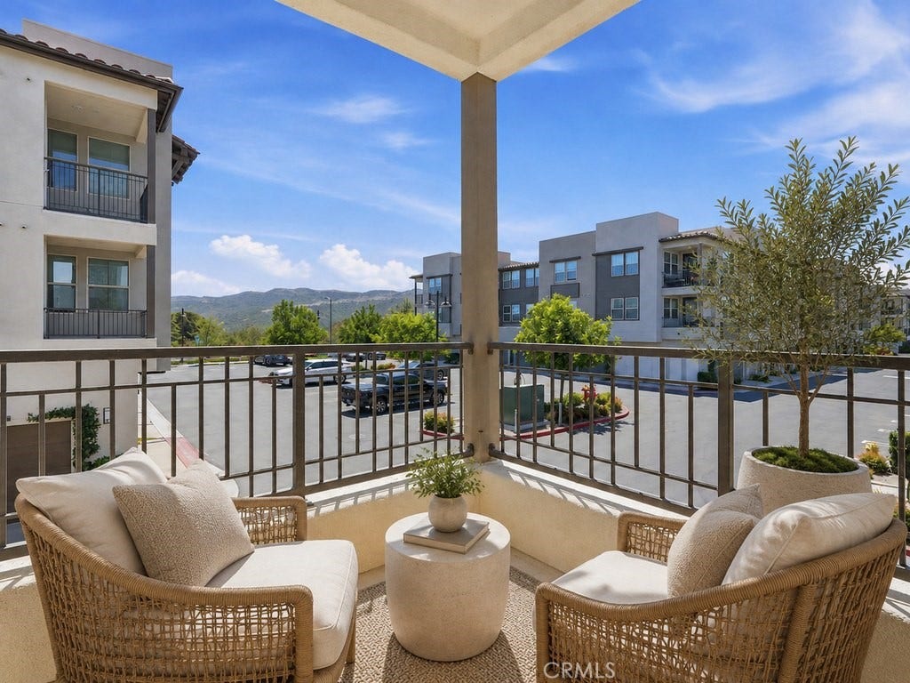 Balcony (virtual home staging)