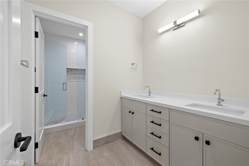22661 Sweetmeadow, Mission Viejo, CA 92692 Upstairs Hallway Bathroom