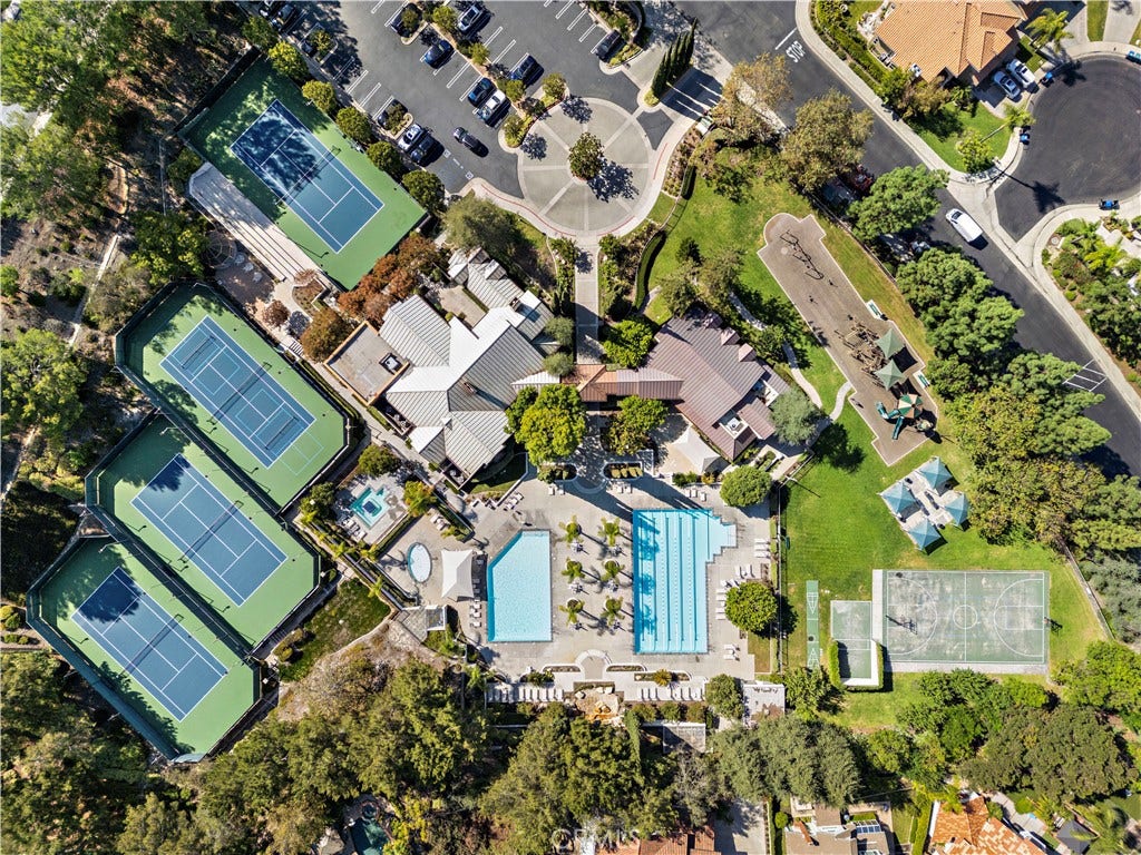 22661 Sweetmeadow, Mission Viejo, CA 92692 22661 Sweetmeadow, Mission Viejo, CA 92692