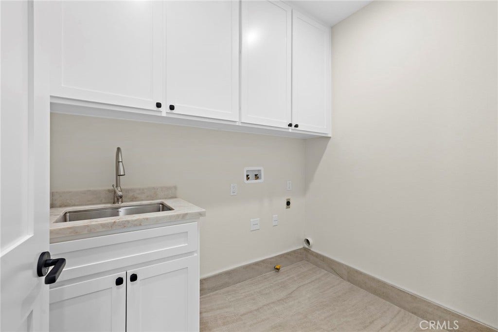 22661 Sweetmeadow, Mission Viejo, CA 92692 Inside Laundry