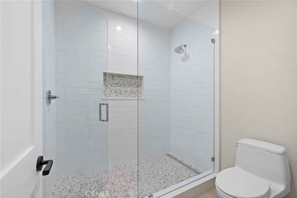 22661 Sweetmeadow, Mission Viejo, CA 92692 Upstairs Hallway Bathroom