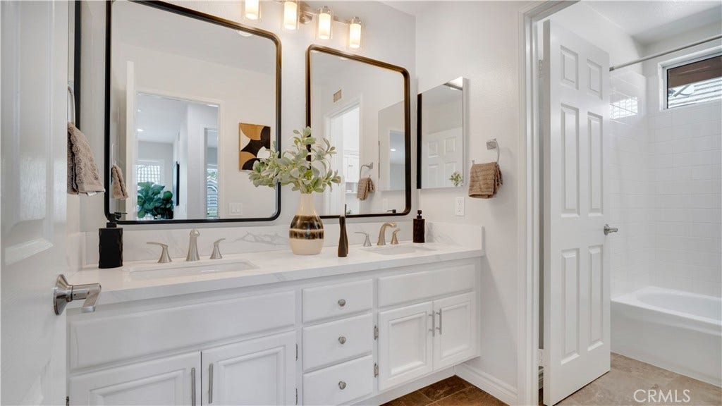 43 Cantata, Mission Viejo, CA 92692 Upstair bathroom