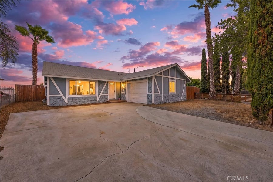 Property photo for 560 W Los Angeles Drive, Vista, CA