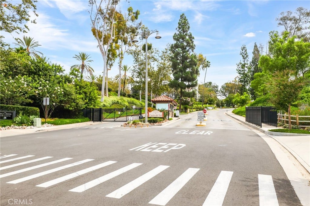 28275 Zurburan, Mission Viejo, CA 92692 28275 Zurburan, Mission Viejo, CA 92692