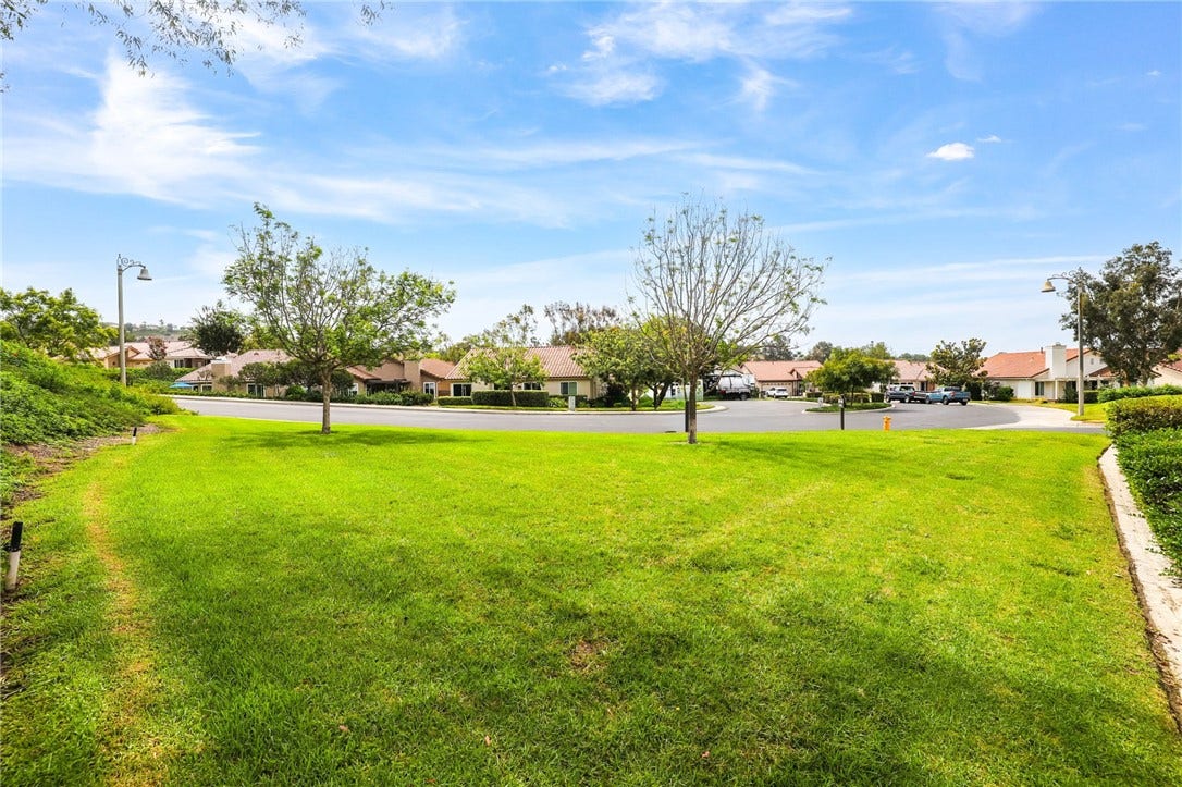 28275 Zurburan, Mission Viejo, CA 92692 28275 Zurburan, Mission Viejo, CA 92692