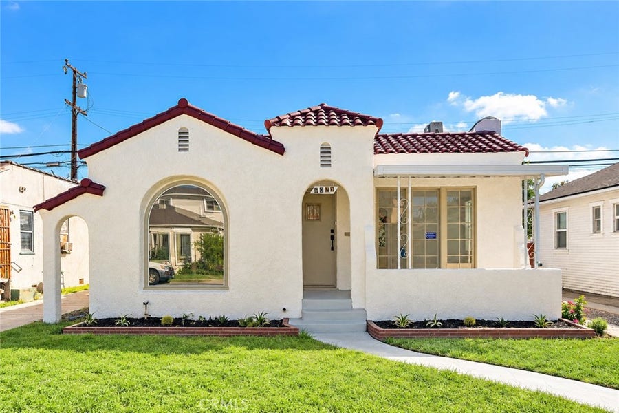 Property photo for 6072 Myrtle Avenue, Long Beach, CA