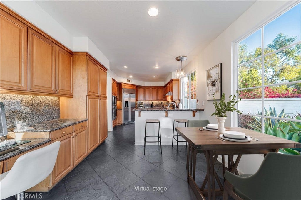 2 Avenida Cristal, San Clemente, CA 92673 Large eat in kitchen and built in desk