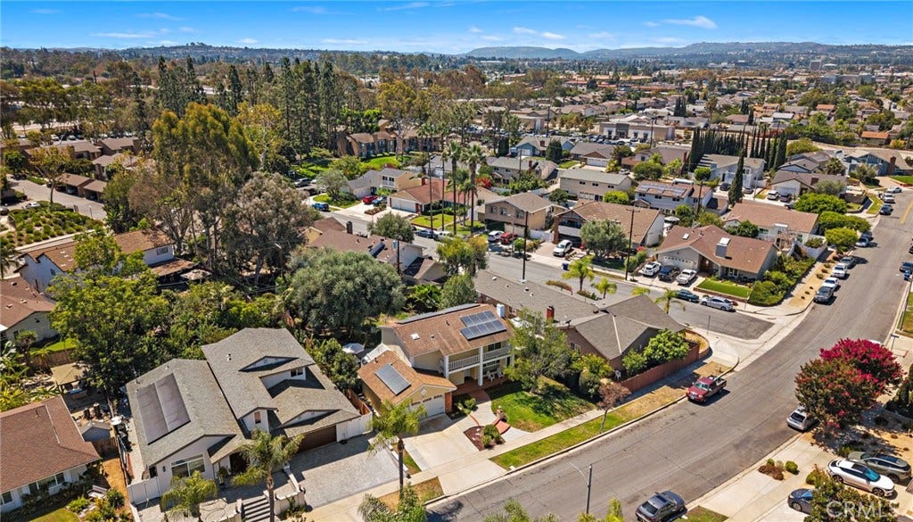 25042 Greenbay Drive, Lake Forest, CA 92630 25042 Greenbay Drive, Lake Forest, CA 92630