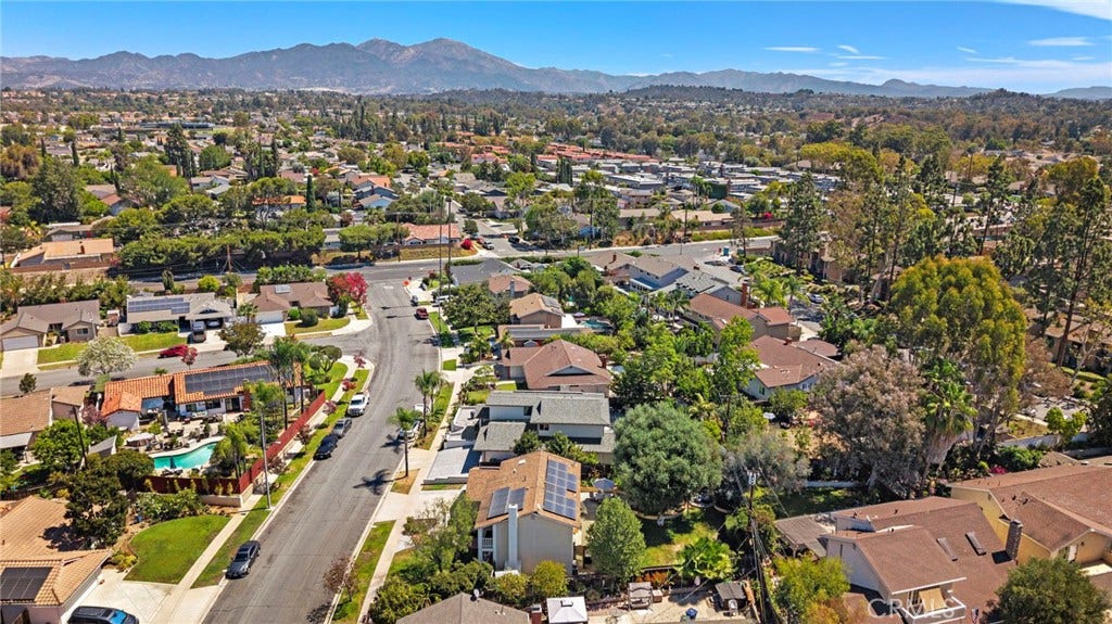 25042 Greenbay Drive, Lake Forest, CA 92630 25042 Greenbay Drive, Lake Forest, CA 92630