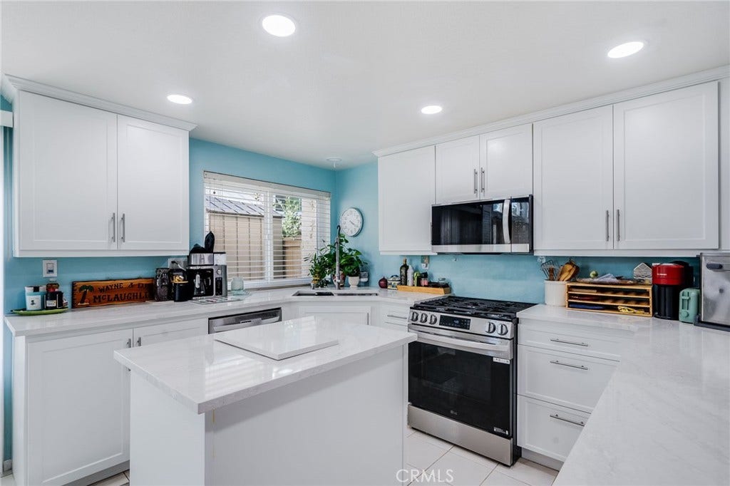 423 Via Presa, San Clemente, CA 92672 Island and breakfast bar
