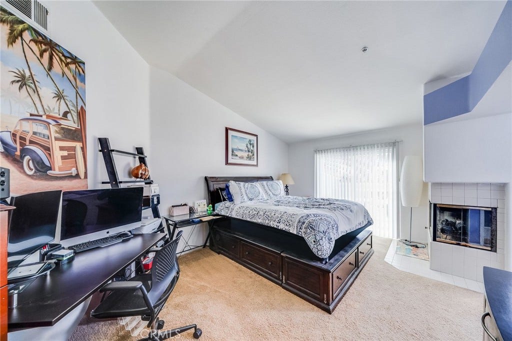 423 Via Presa, San Clemente, CA 92672 Primary suite with fireplace, walk in closet and ensuite bath