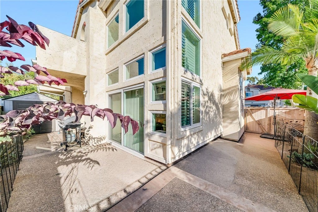 423 Via Presa, San Clemente, CA 92672 Wrap around backyard, patio area