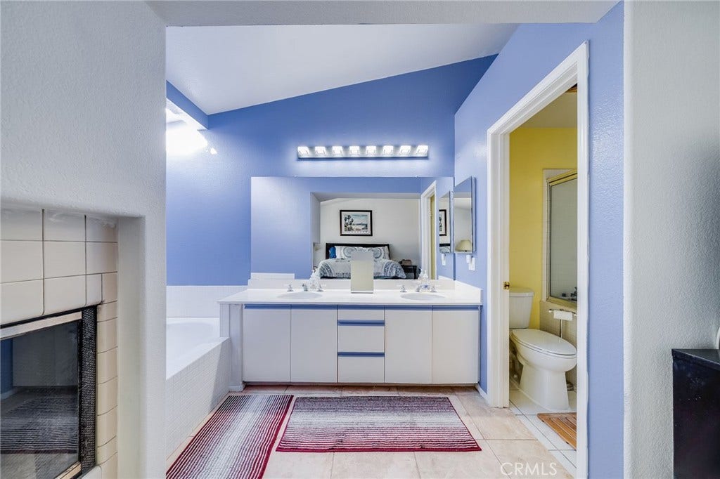 423 Via Presa, San Clemente, CA 92672 Ensuite primary bath with soaking tub and walk in shower