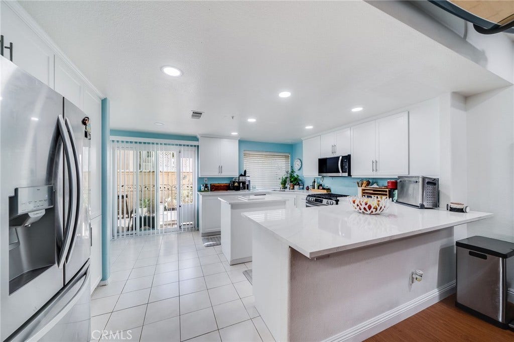 423 Via Presa, San Clemente, CA 92672 Remodeled kitchen with quartz counters, new cabinets, new appliances
