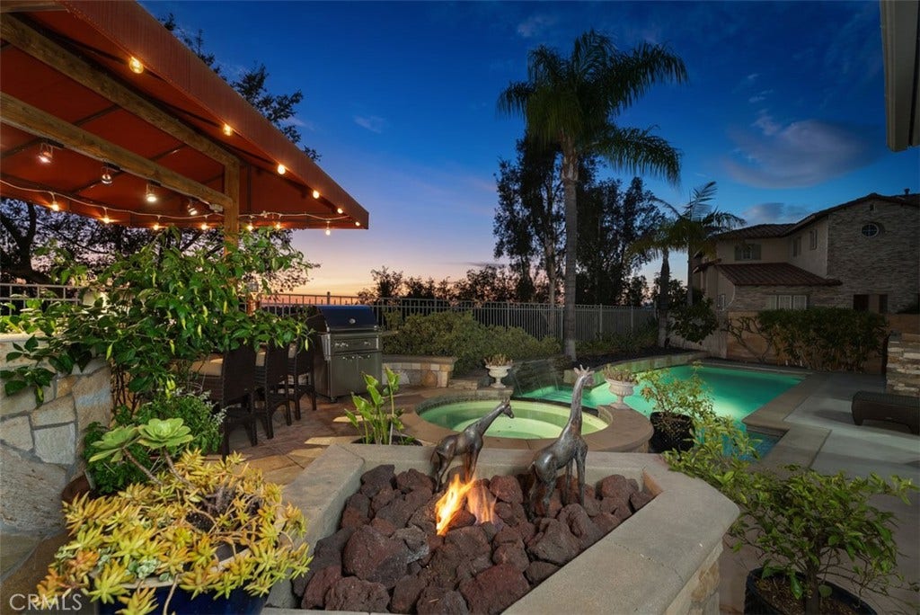 22801 Maiden Lane, Mission Viejo, CA 92692 Fire pit & covered BBQ