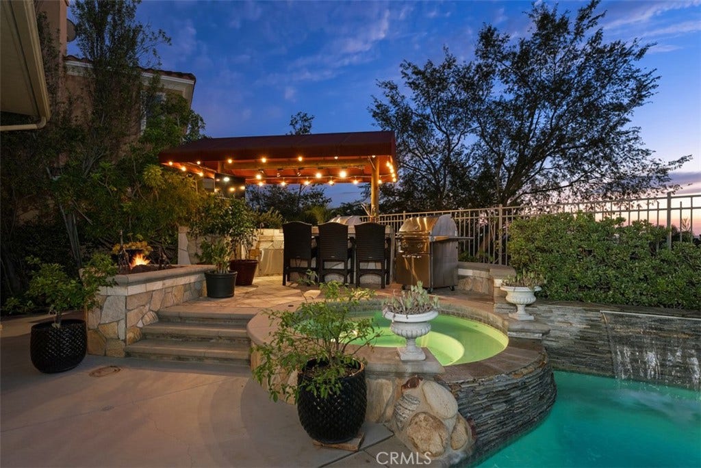 22801 Maiden Lane, Mission Viejo, CA 92692 New stainless steel BBQ