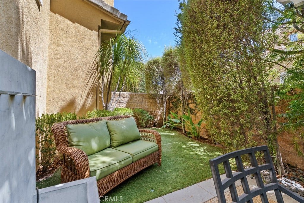 22801 Maiden Lane, Mission Viejo, CA 92692 22801 Maiden Lane, Mission Viejo, CA 92692