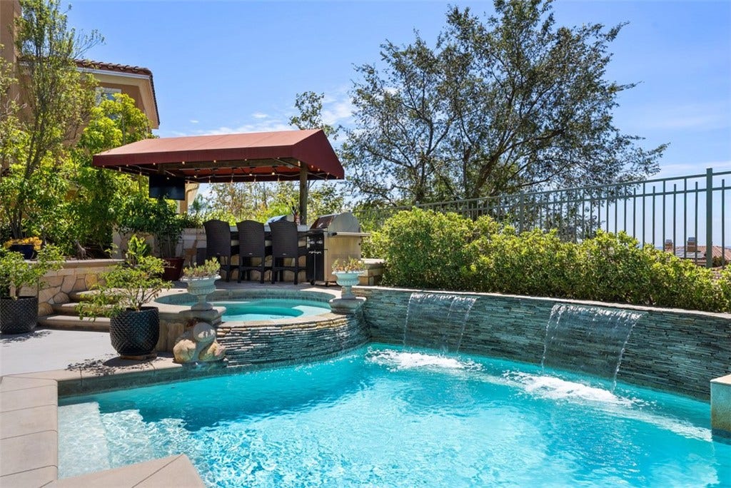 22801 Maiden Lane, Mission Viejo, CA 92692 saltwater pool & spa