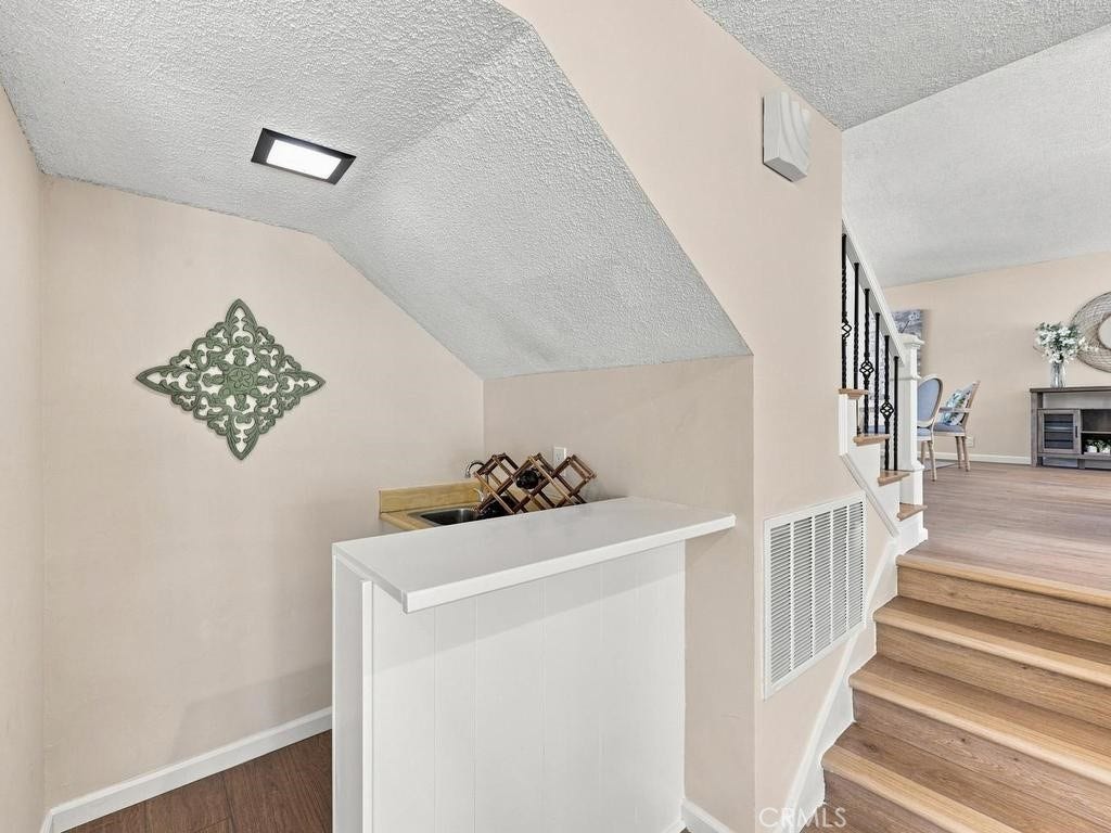 23862 Copenhagen, Mission Viejo, CA 92691 Wet bar in family room