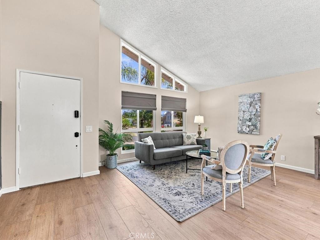 23862 Copenhagen, Mission Viejo, CA 92691 Formal living room with vaulted ceilings