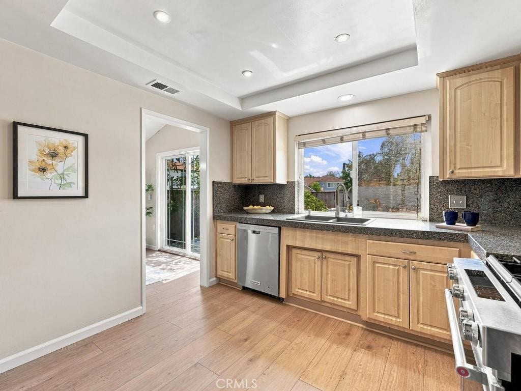 23862 Copenhagen, Mission Viejo, CA 92691 Kitchen overlooking rear yard
