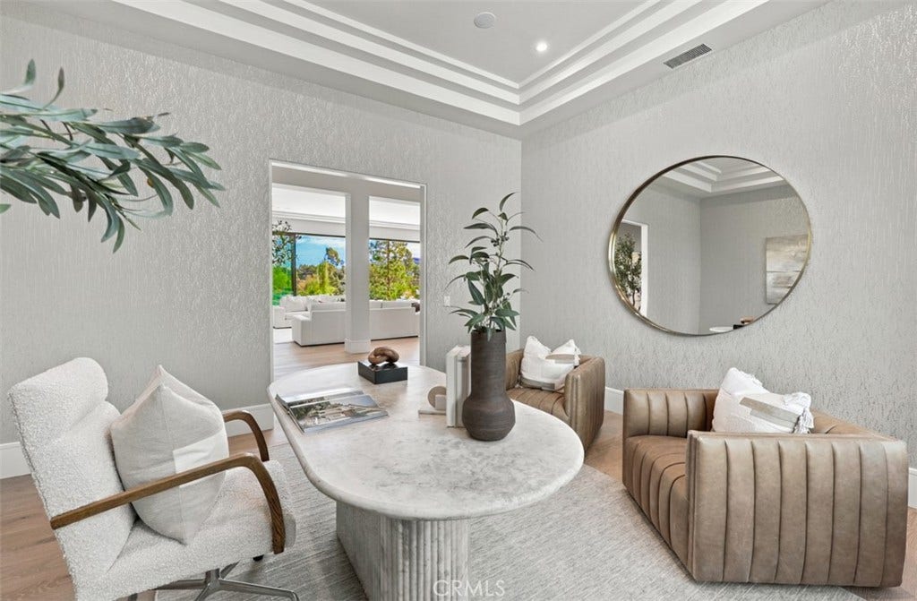 76 Hillcrest Lane, Newport Beach, CA 92660