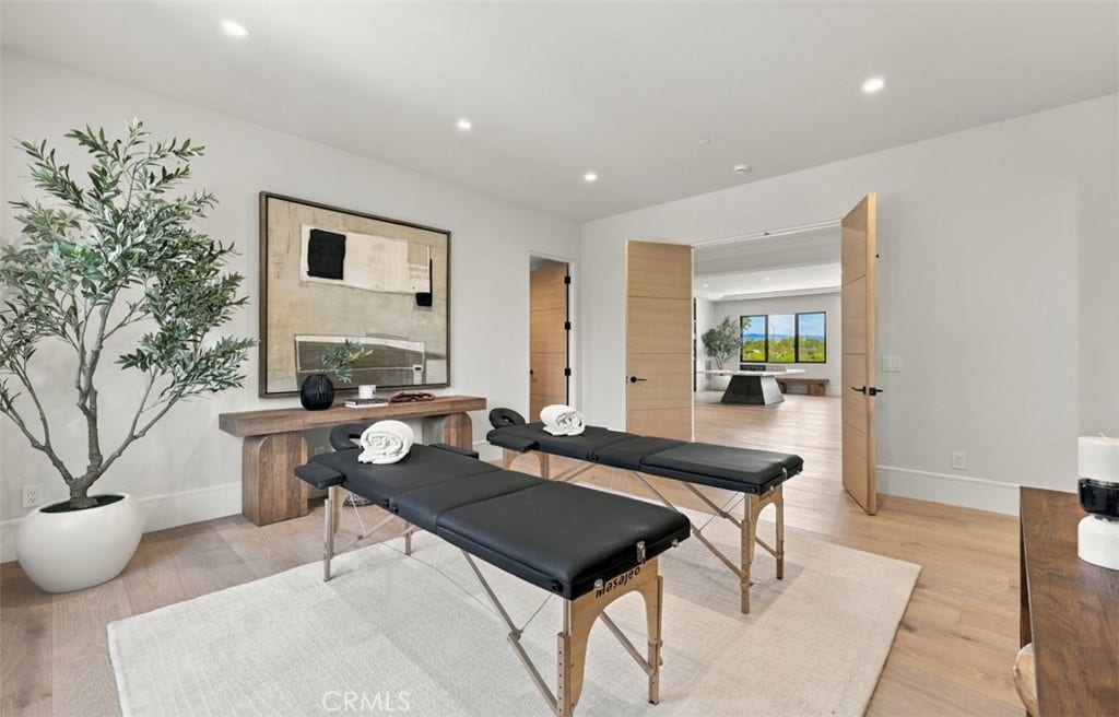 76 Hillcrest Lane, Newport Beach, CA 92660