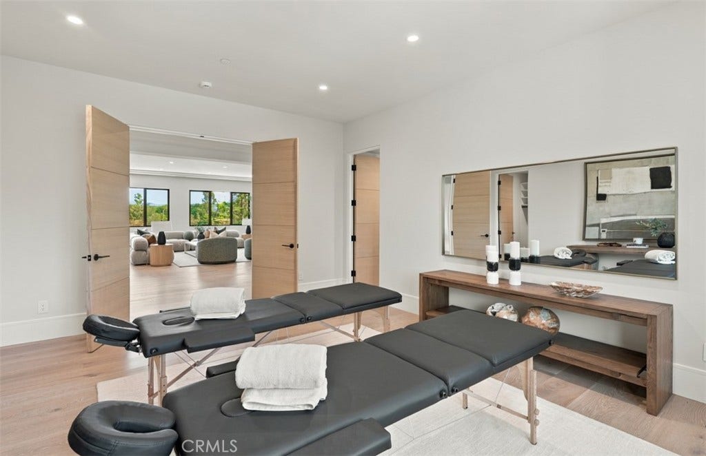 76 Hillcrest Lane, Newport Beach, CA 92660