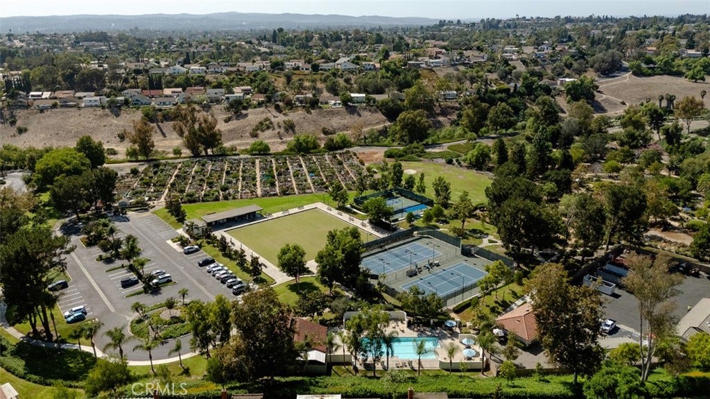 27792 Via Granados, Mission Viejo, CA 92692 27792 Via Granados, Mission Viejo, CA 92692