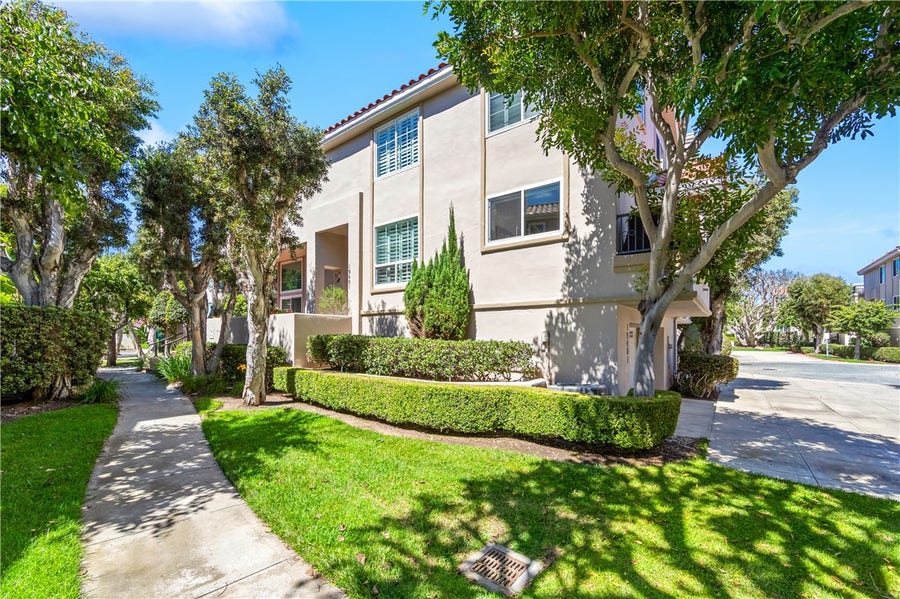 Property photo for 19401 Merion Circle, Huntington Beach, CA