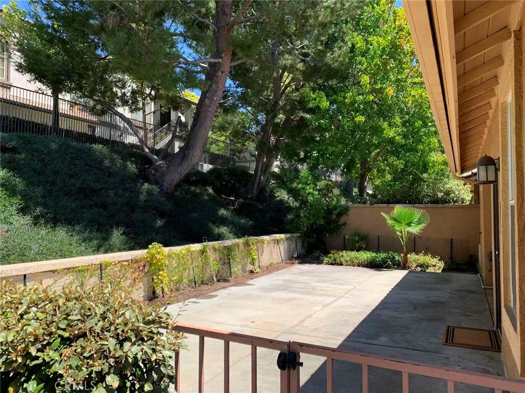 Front yard entrance