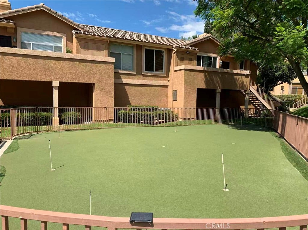 Community putting green