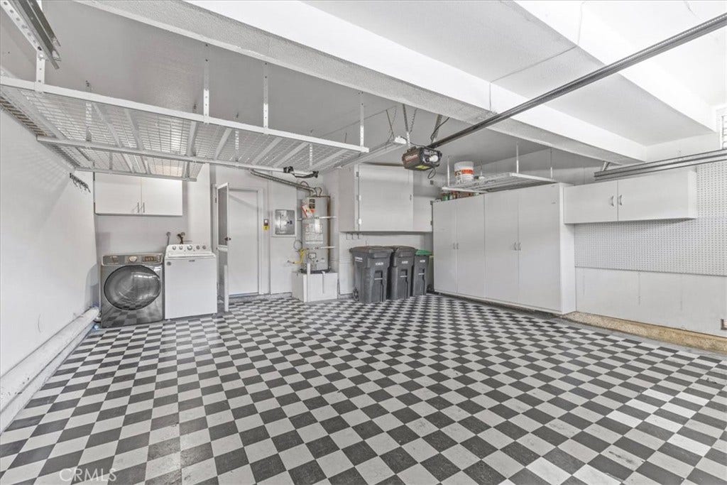 19076 Canyon Terrace, Lake Forest, CA 92679 Washer & Dryer in the Garage