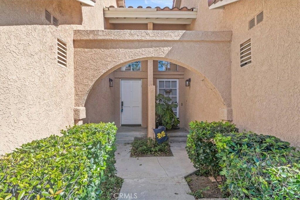 19076 Canyon Terrace, Lake Forest, CA 92679 Main entrance on the Left side