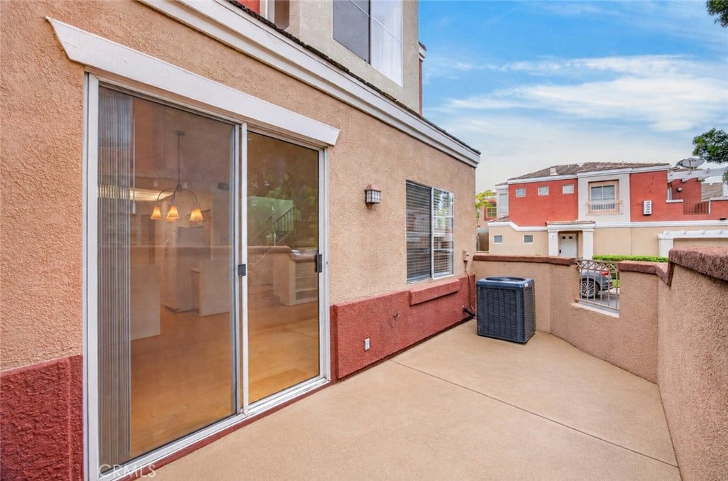24 Mission Court, Lake Forest, CA 92610 Private Enclosed Patio.