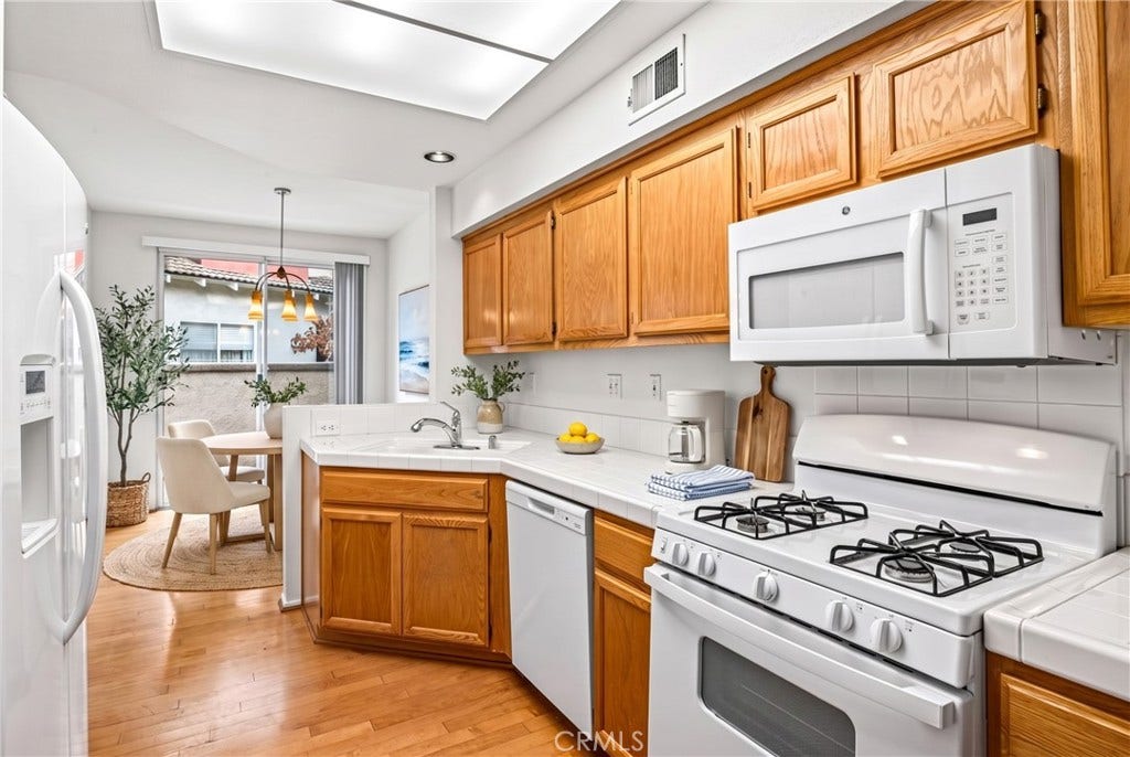 24 Mission Court, Lake Forest, CA 92610 Kitchen (virtually staged).