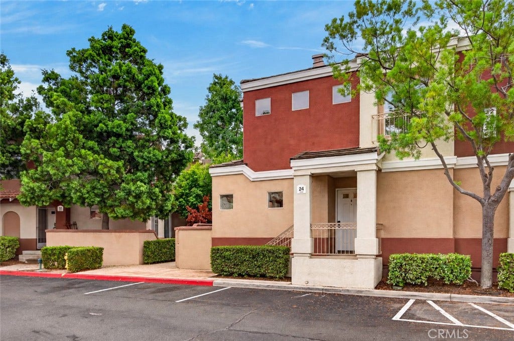 24 Mission Court, Lake Forest, CA 92610 24 Mission Court, Lake Forest, CA 92610