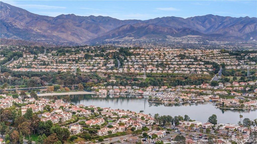 27322 Via Rioja, Mission Viejo, CA 92691 Lake Mission Viejo Association Amenities