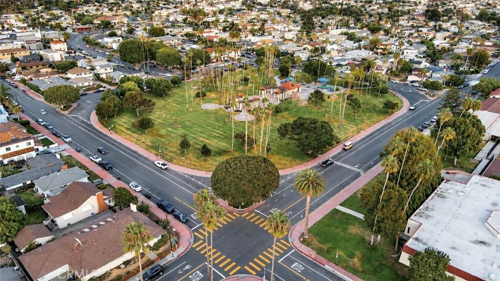 1404 Buena Vista, #1, San Clemente, CA 92672 Max Berg Plaza Park