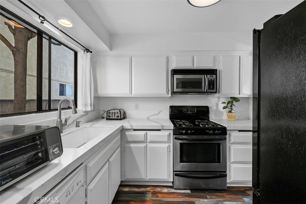1404 Buena Vista, #1, San Clemente, CA 92672 Kitchen