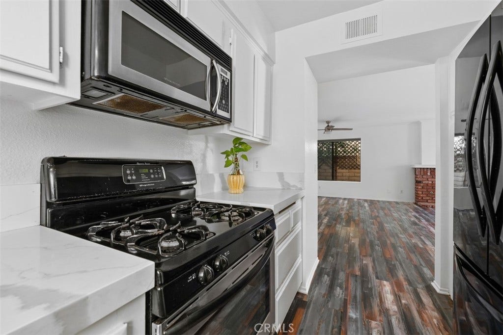 1404 Buena Vista, #1, San Clemente, CA 92672 Kitchen Open to Living Room