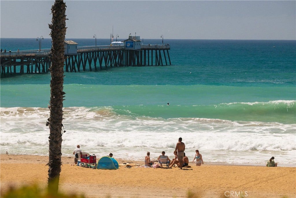 525 E Avenida San Juan, San Clemente, CA 92672 525 E Avenida San Juan, San Clemente, CA 92672