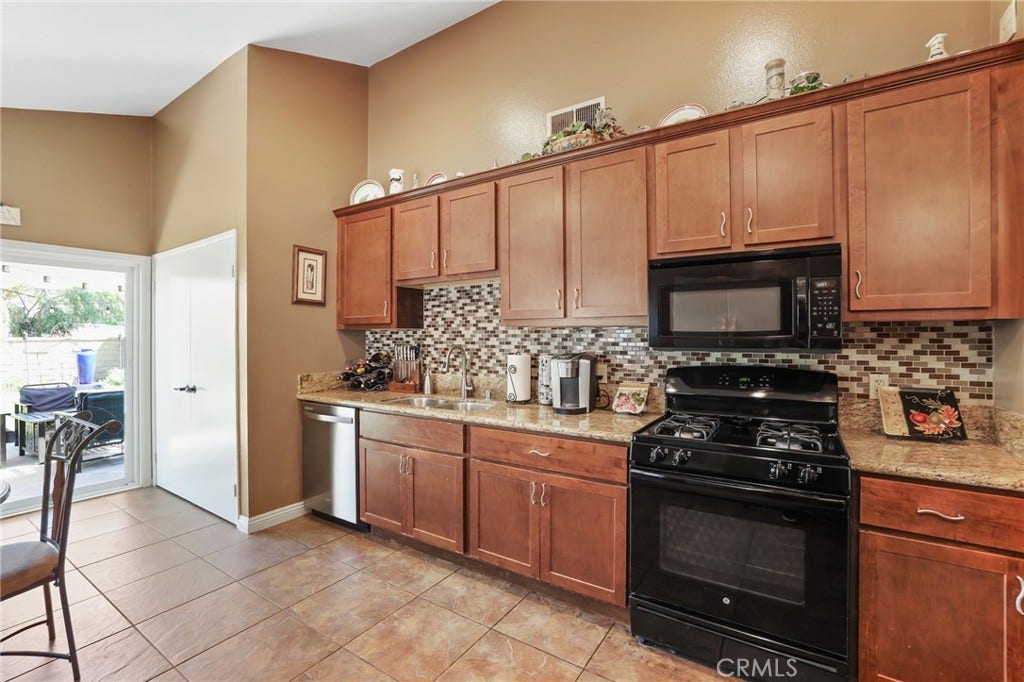 27531 Genil, Mission Viejo, CA 92691 Upgraded kitchen