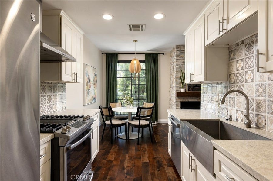Property photo for 860 S Lucerne, #103, Los Angeles, CA